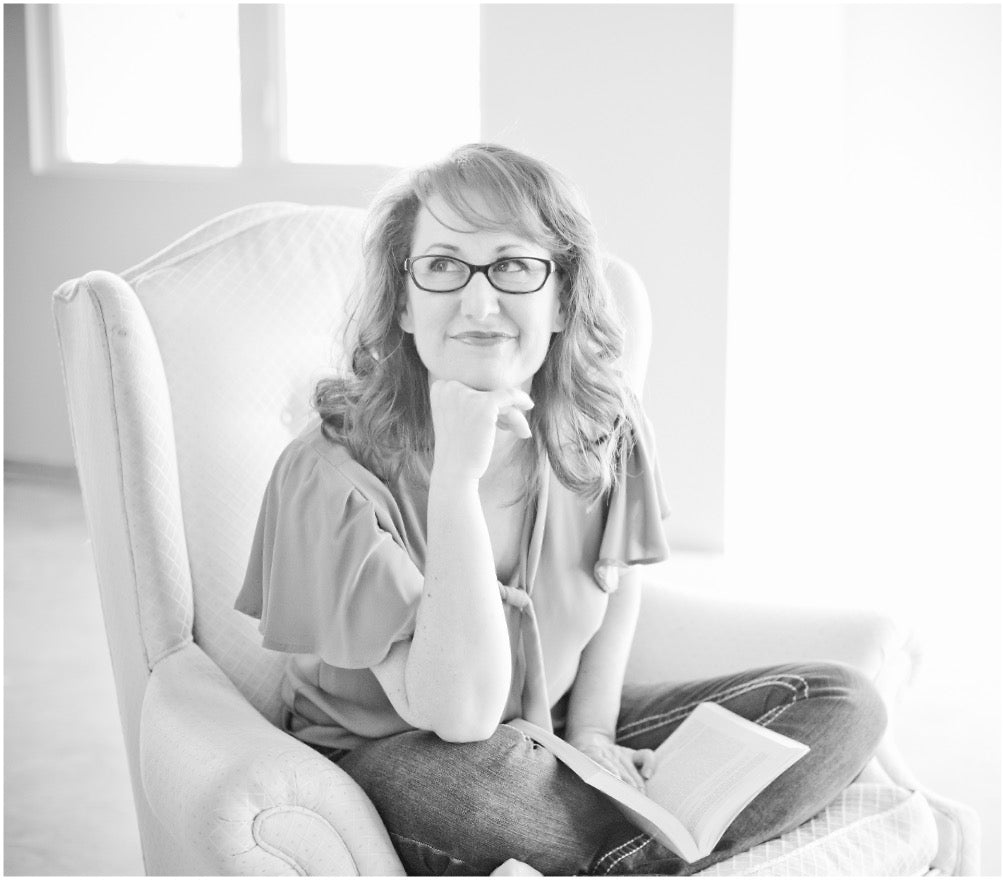 Black and white portrait of Amie Kelson